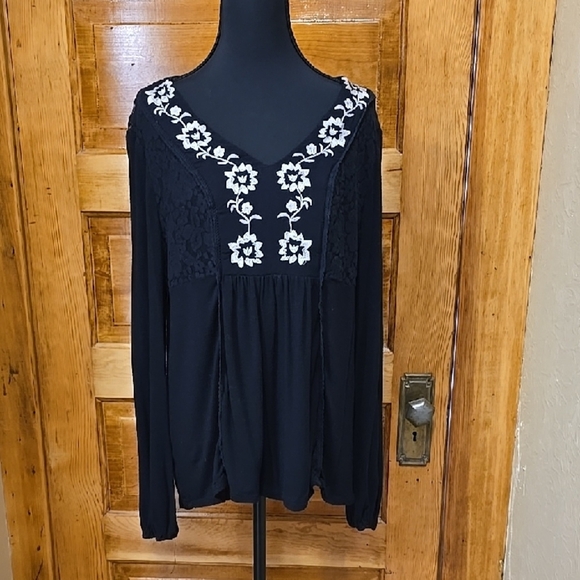Knox Rose Tops - Knox Rose Black and White Long Sleeve Floral Embellished Blouse XL